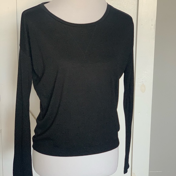 *free when bundled* Old navy NWT black top - Picture 3 of 7